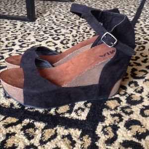 Like new! Black cork wedges